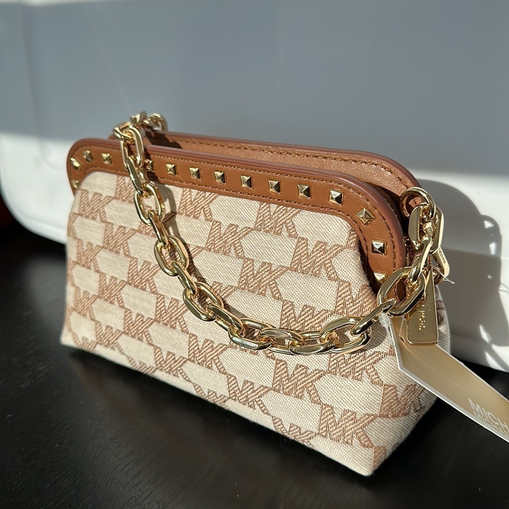 Michael Kors small crossbody clutch - Picture 5 of 12